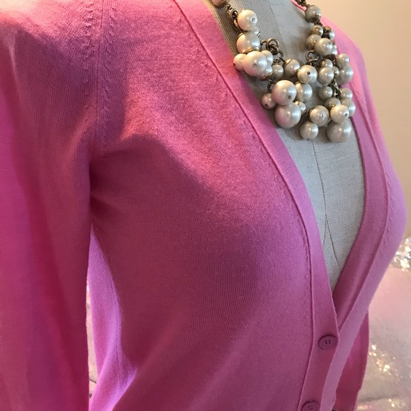 🌸🌸🌸 SOLD 🌸🌸🌸. J.Crew classic cardigan 100 % merino wool pink 🌸 - Picture 3 of 6